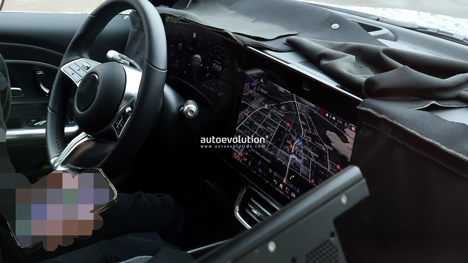 Εικόνες της νέας ηλεκτρικής Mercedes GLA μέσα και έξω  